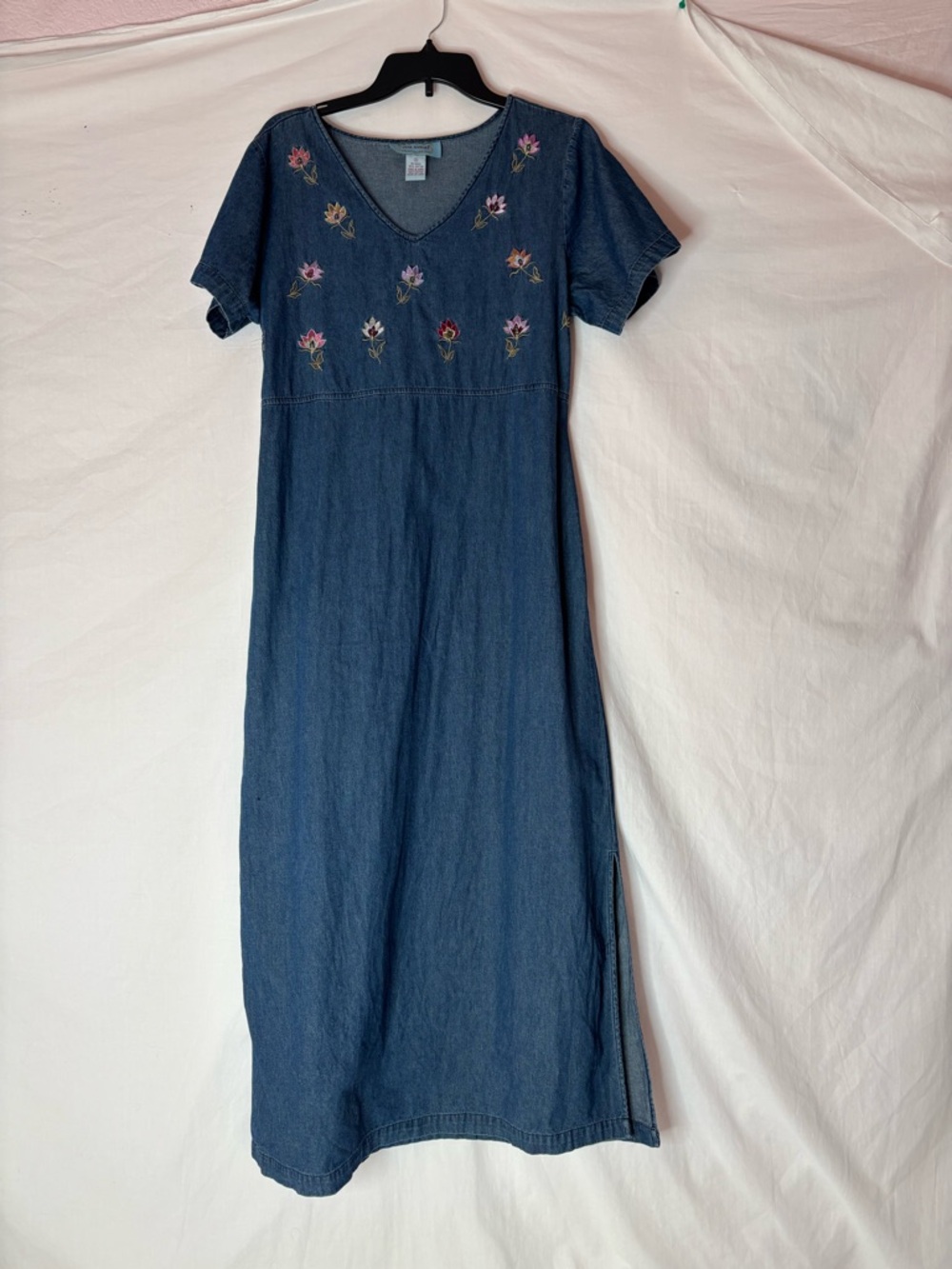 vintage Jane Ashley dress sizeM maxi, ties in back, denim, embroidered